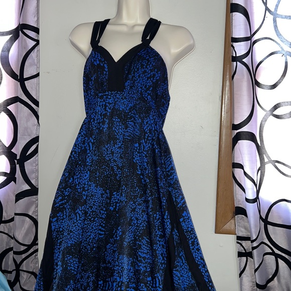 Express Women Blue & Black Casual Maxi Dress with Strappy Back Detail Medium - Picture 2 of 13